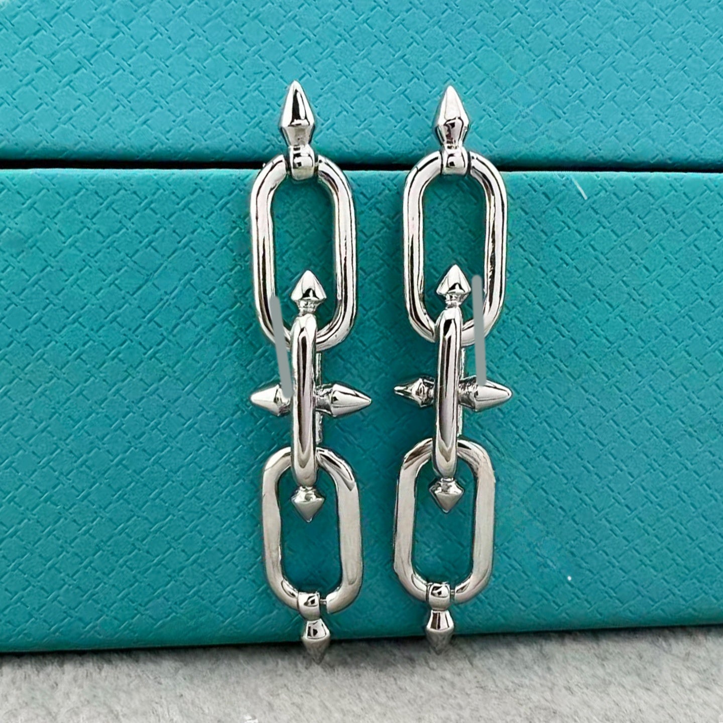 Heart Shape Earrings For Women In Gold V Gold Material With Copper Ear Pins And Rhinestone Inlay