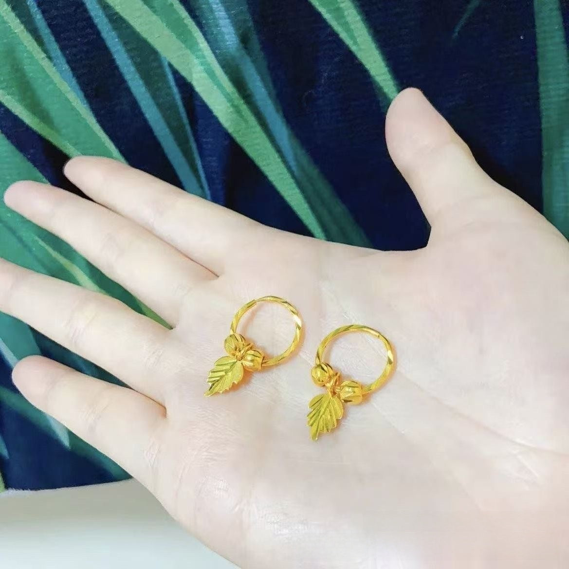 Maple Leaf Earrings For Women In Gold Featuring Zinc Alloy Ear Studs With Sweet Style