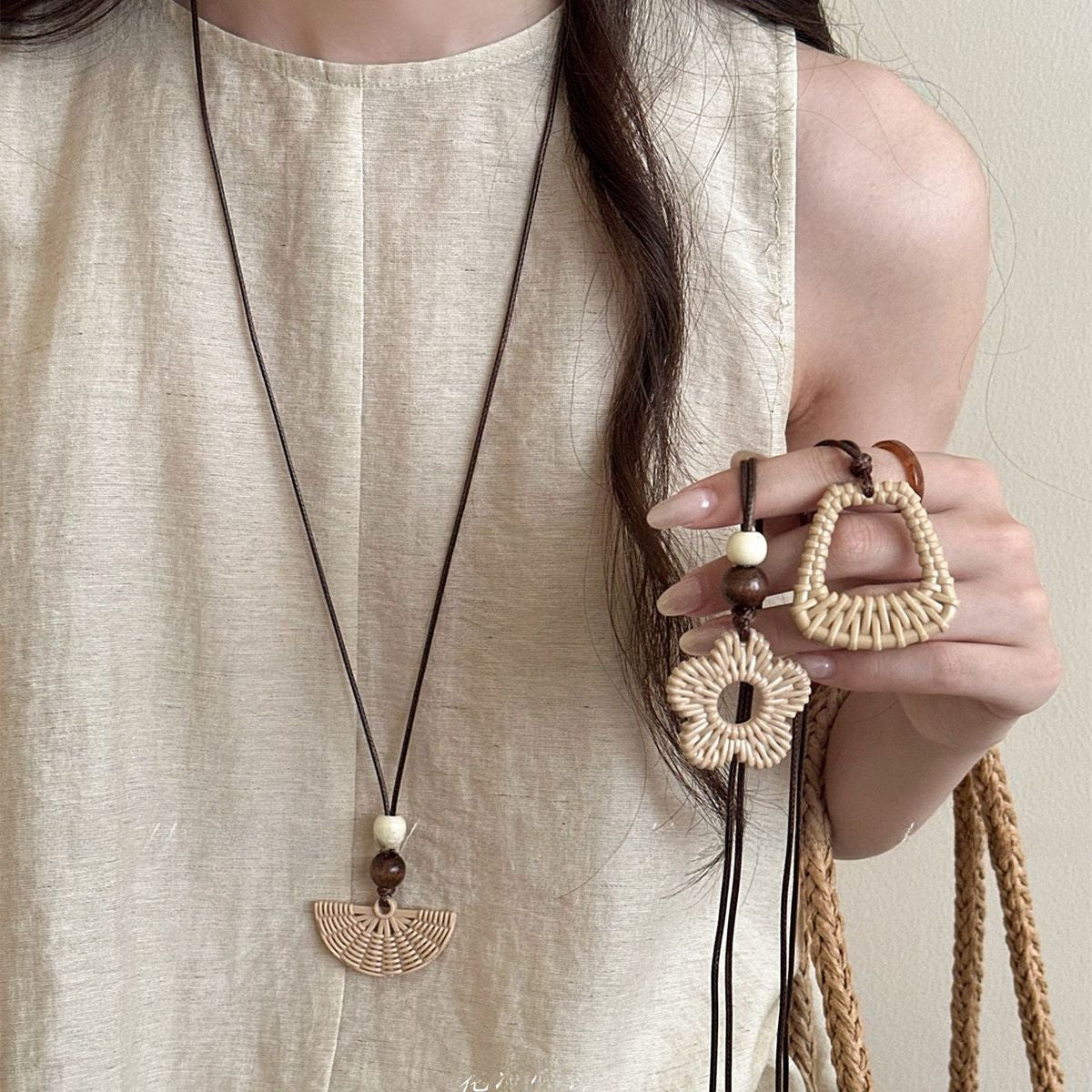Bohemian Flowers Pendant Necklace For Women With Acrylic Braid And Woven Chain, Featuring Alloy Pendant Material