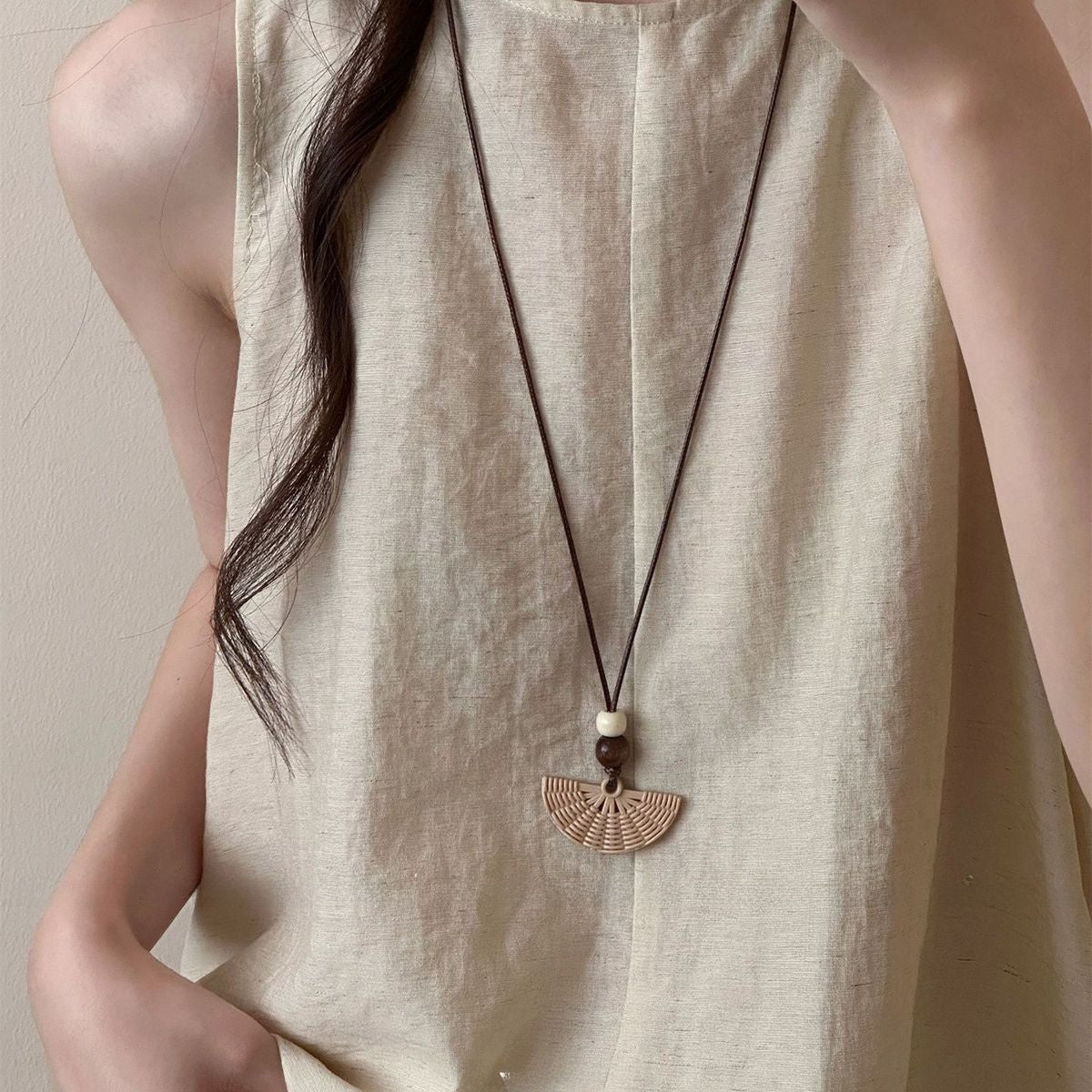 Bohemian Flowers Pendant Necklace For Women With Acrylic Braid And Woven Chain, Featuring Alloy Pendant Material