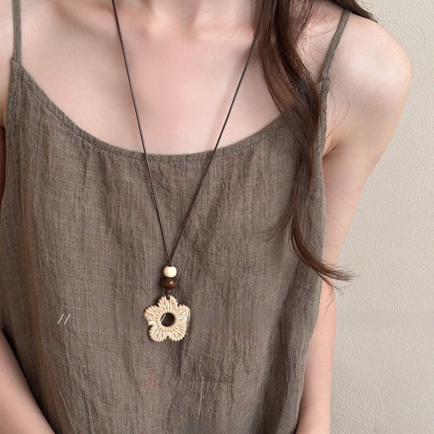 Bohemian Flowers Pendant Necklace For Women With Acrylic Braid And Woven Chain, Featuring Alloy Pendant Material