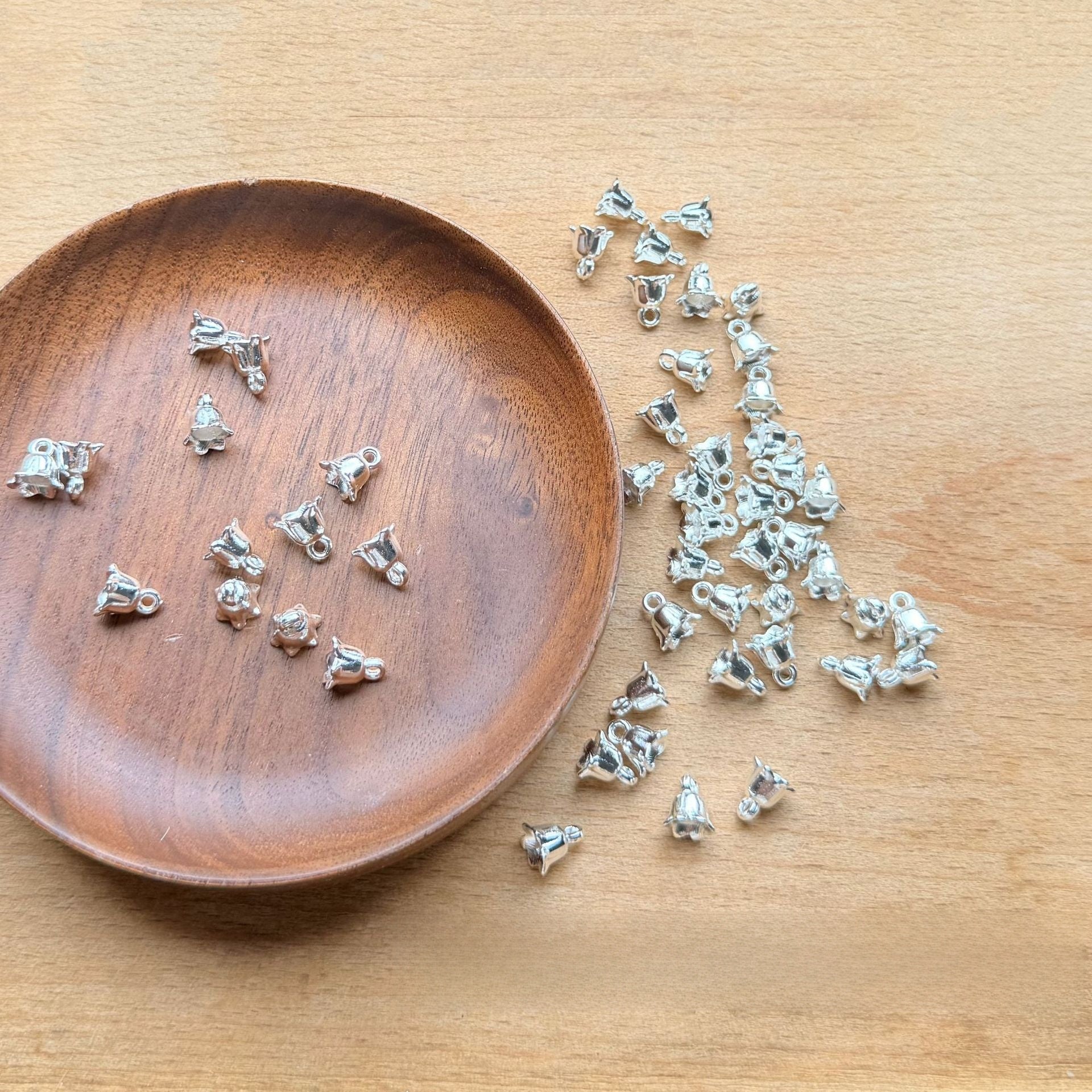 Alloy Flowers Pendant With Braid Craft, Electroplated Silver Finish, Perfect For Jewelry Making Connectors