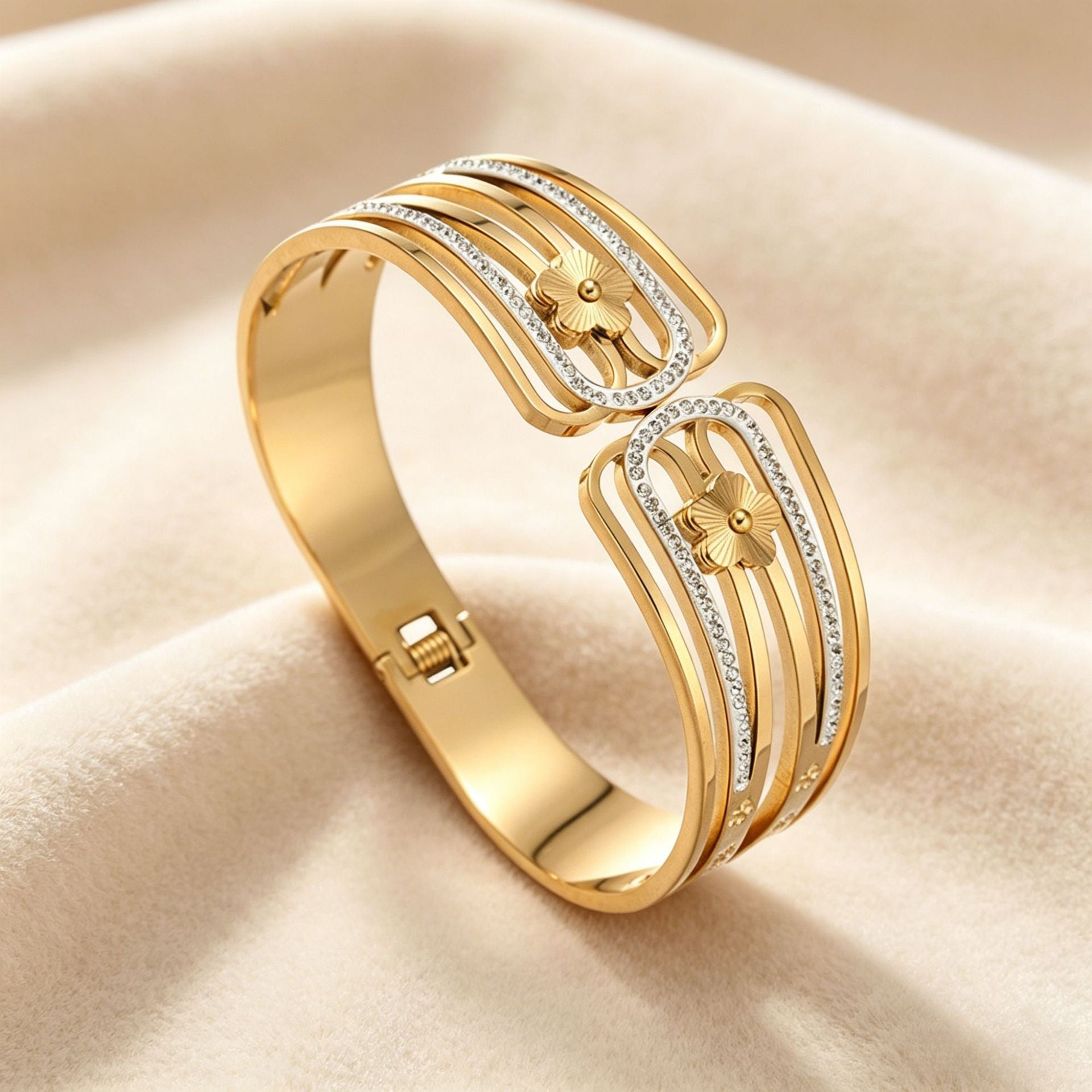 Luxurious Flowers Waterproof Non Tarnish Titanium Steel Bangle For Women With Electroplated Gold Plating
