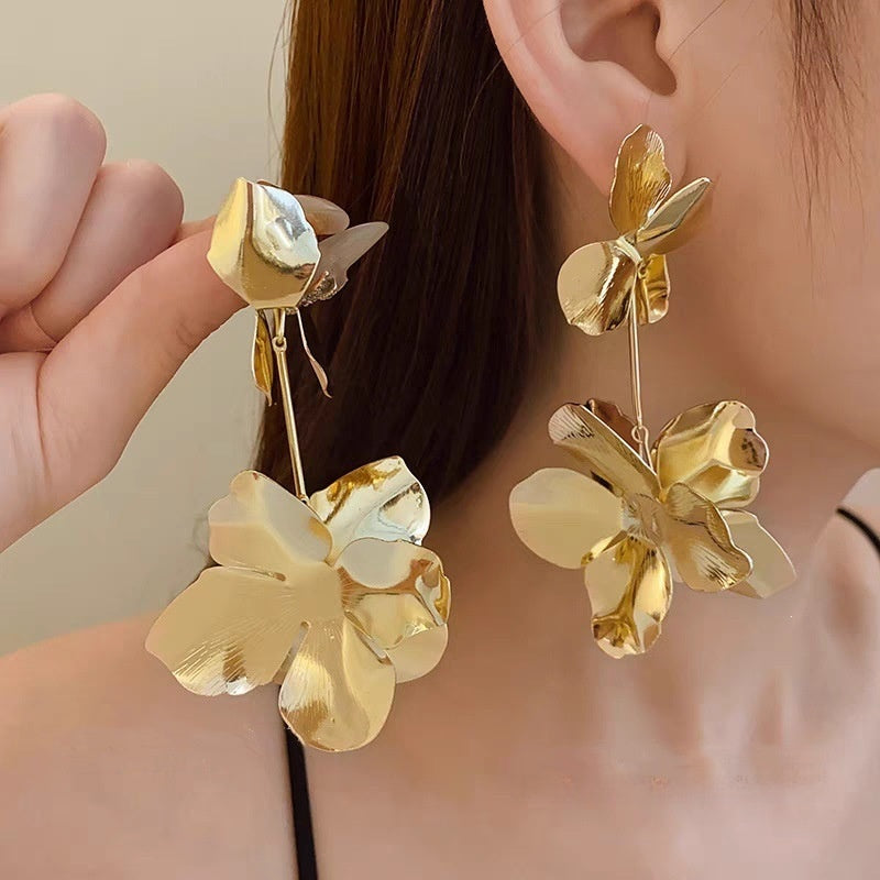 Exaggerated Flowers Earrings For Women Featuring Gold Alloy Tassel Design
