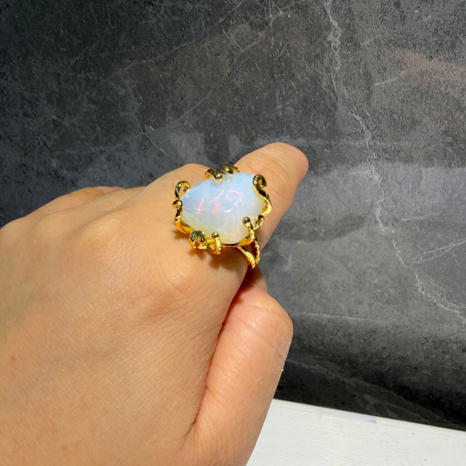 British Style Unisex Ring With White Natural Stone And Electroplated Finish Featuring Stone Texture
