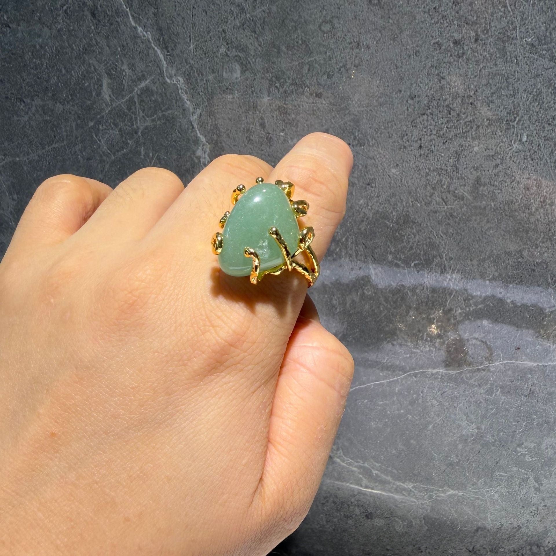 British Style Unisex Ring With White Natural Stone And Electroplated Finish Featuring Stone Texture