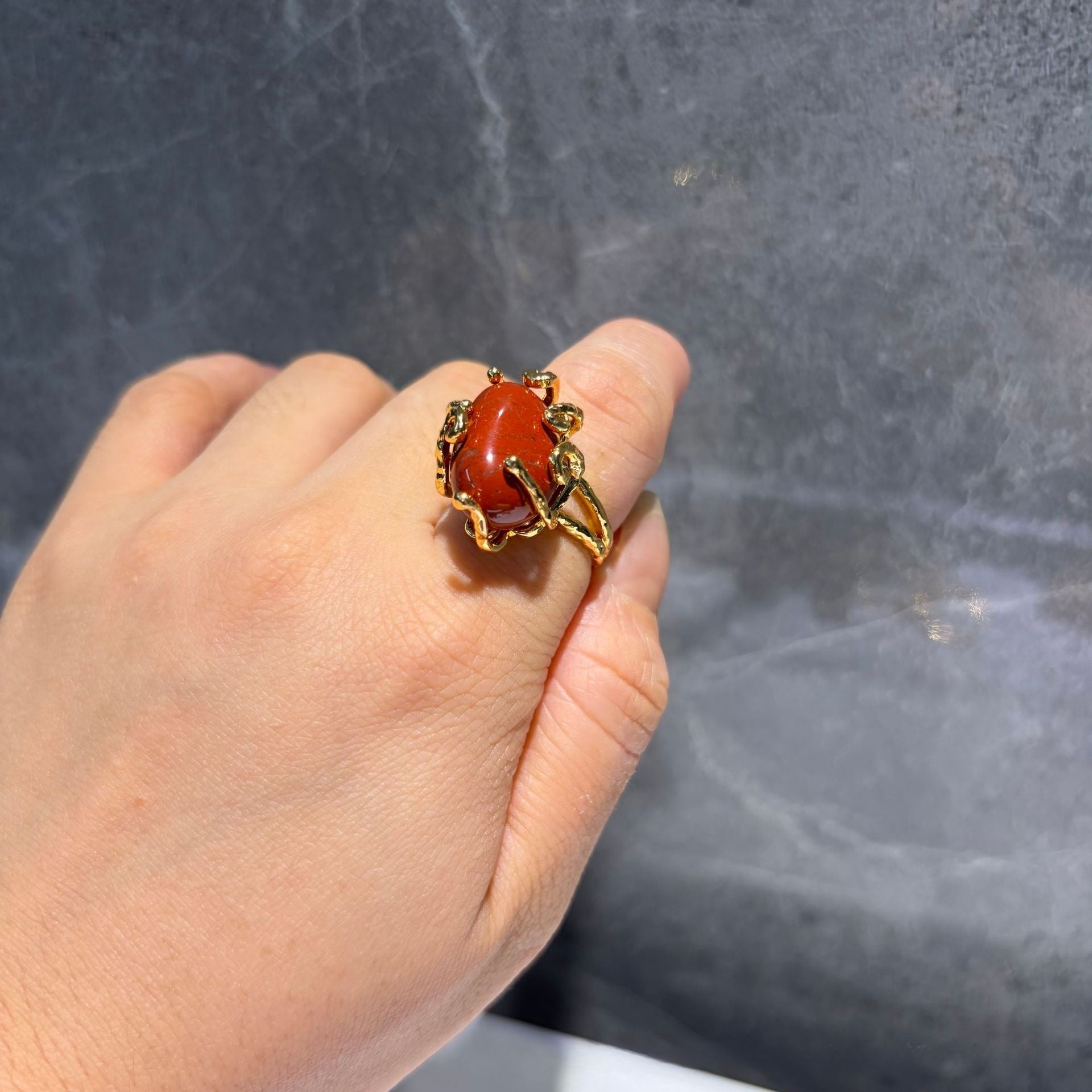 British Style Unisex Ring With White Natural Stone And Electroplated Finish Featuring Stone Texture