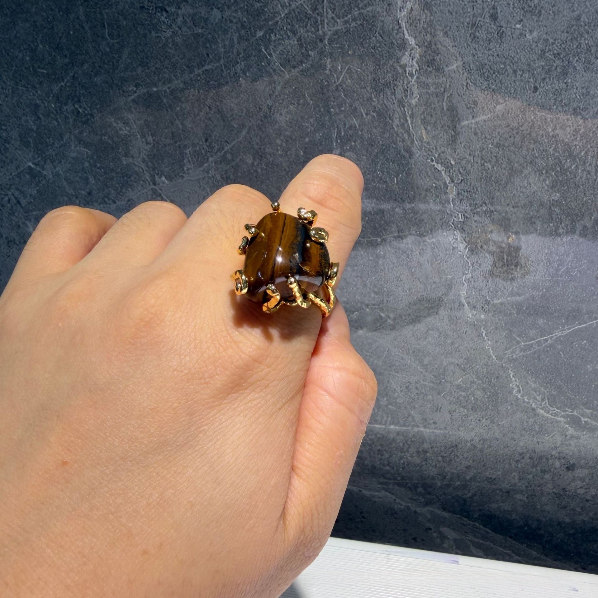 British Style Unisex Ring With White Natural Stone And Electroplated Finish Featuring Stone Texture