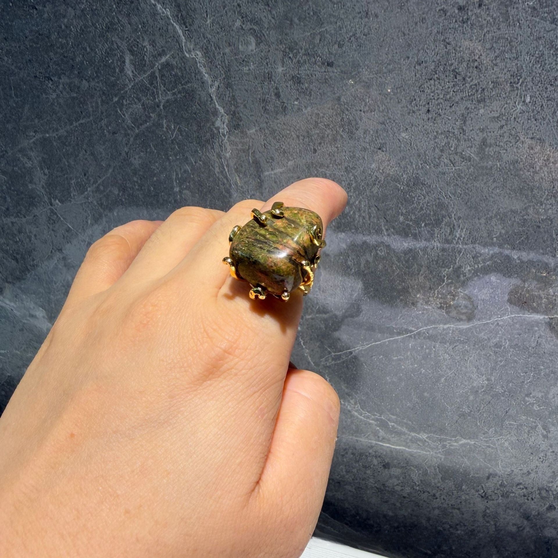 British Style Unisex Ring With White Natural Stone And Electroplated Finish Featuring Stone Texture