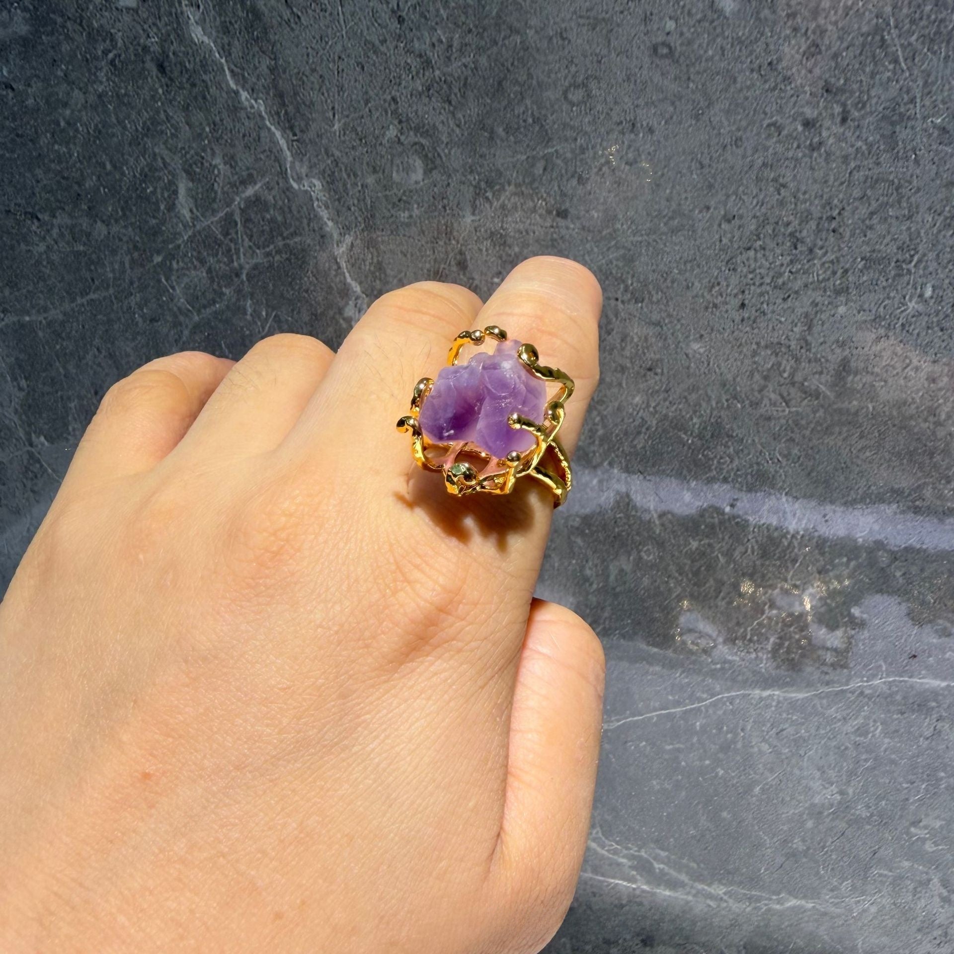 British Style Unisex Ring With White Natural Stone And Electroplated Finish Featuring Stone Texture